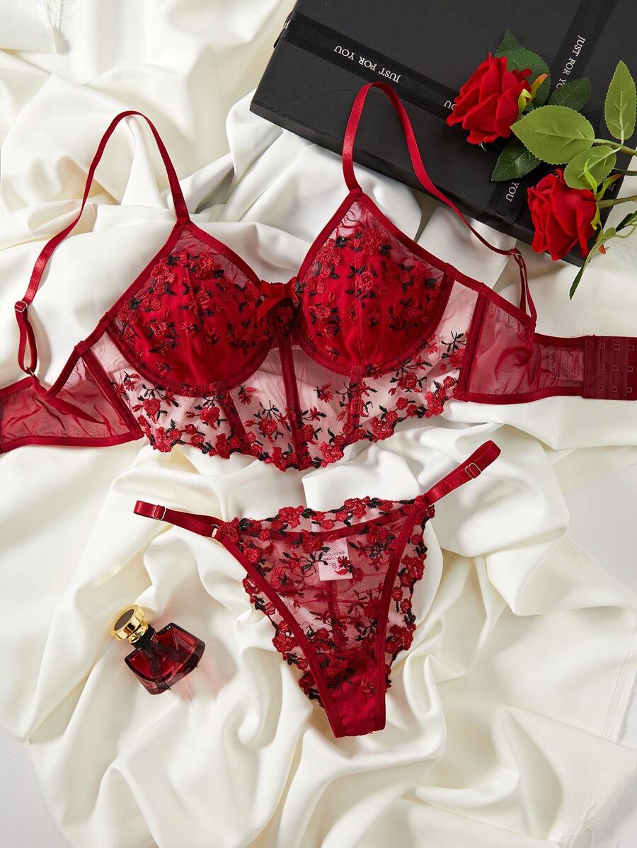 Ensemble de lingerie de soutien-gorge en maille à broderie florale et de culotte pour femmes